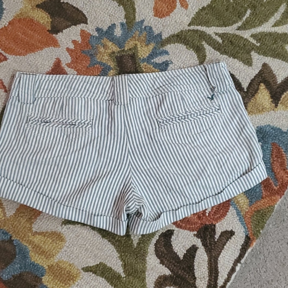 Shorts - Picture 2 of 4